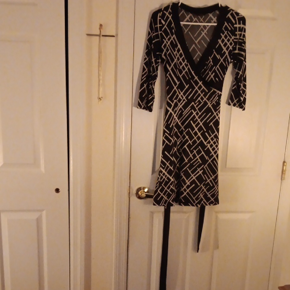 Elegant Black and White Geometric Dress